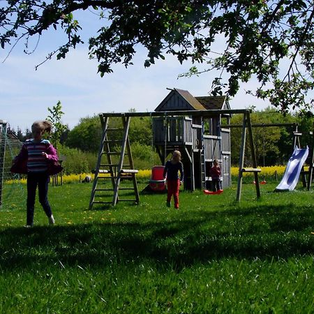 Ferienwohnungen Auf Dem Ferienhof Sell Stoltebull Bagian luar foto